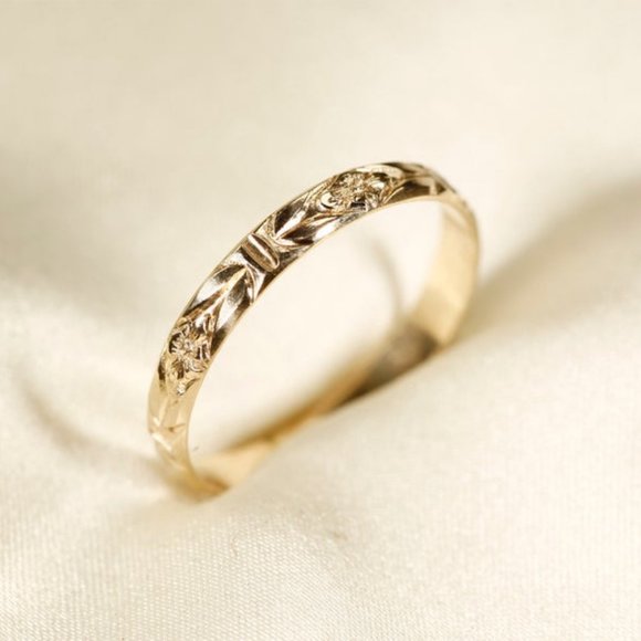 14k Gold pattern ring